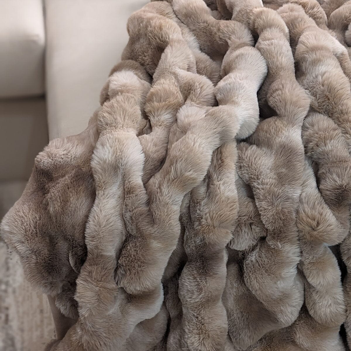 Geneva Bubble Effect Natural Two-toned Luxury Cosy Throw